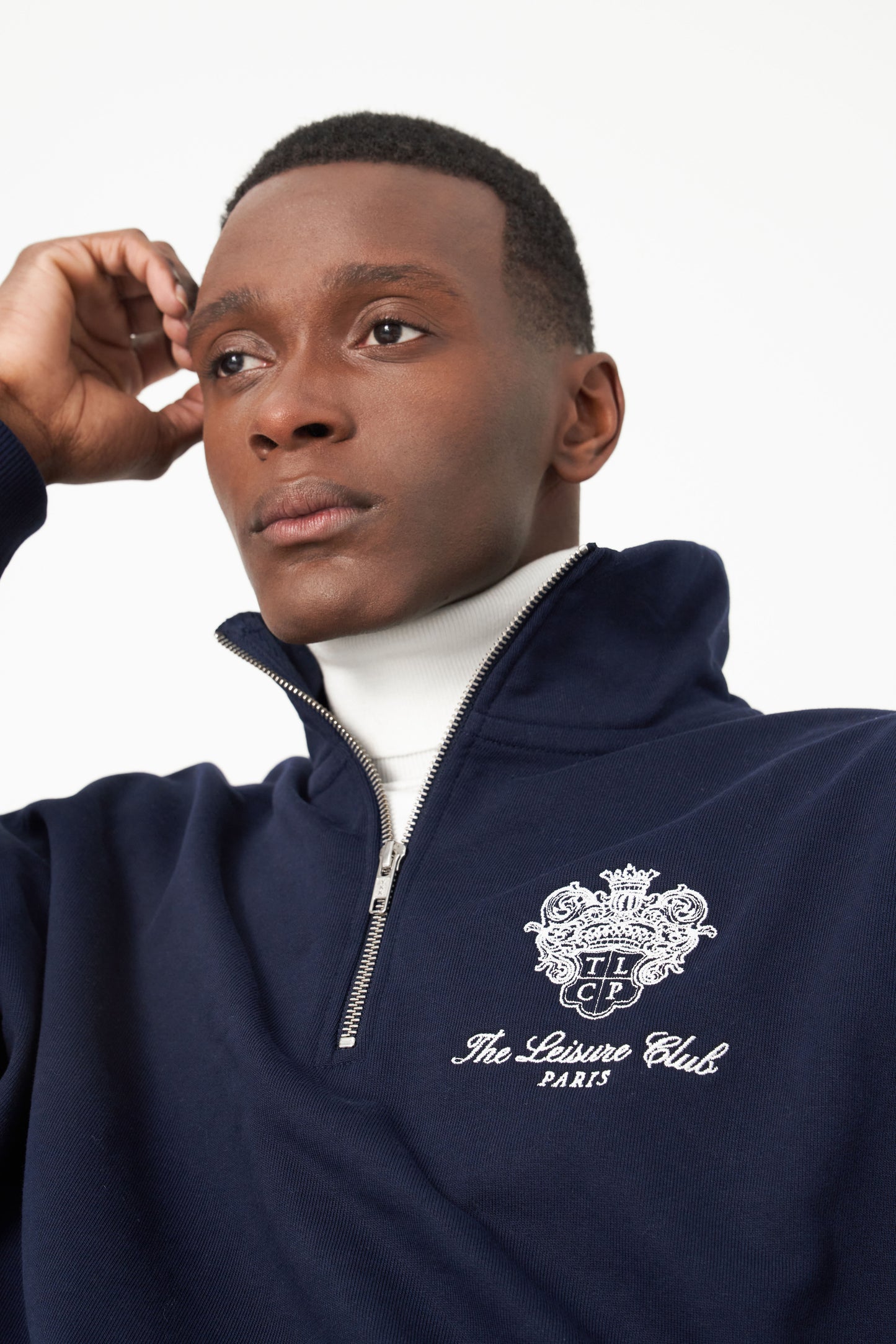 Sweatshirt mit Viertelreißverschluss und Emblem – Marineblau
